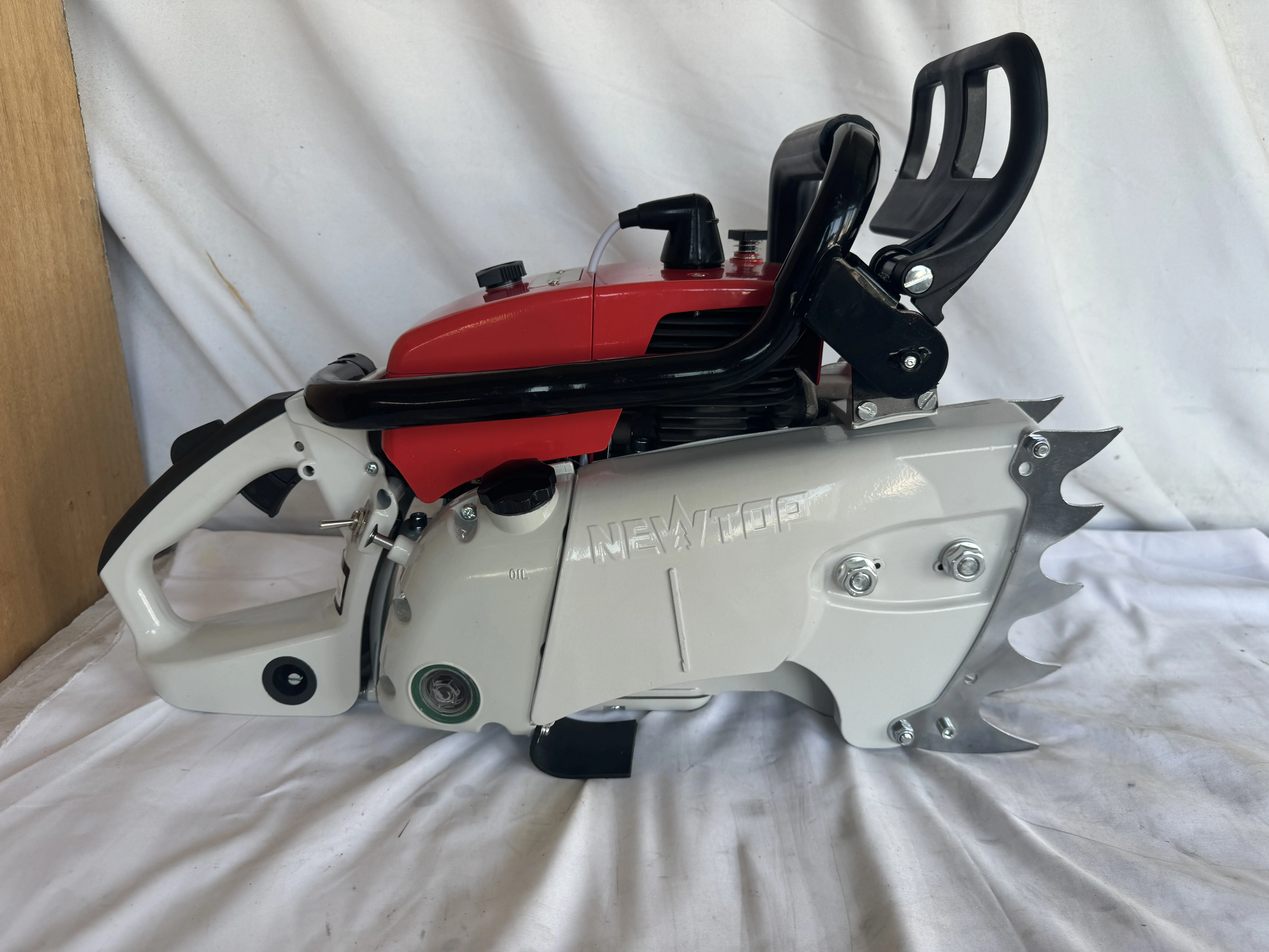 105cc AV 070 Industrial & DIY Grade Professional Chainsaw with Walbro Carburetor for African Market OEM Logging in stock