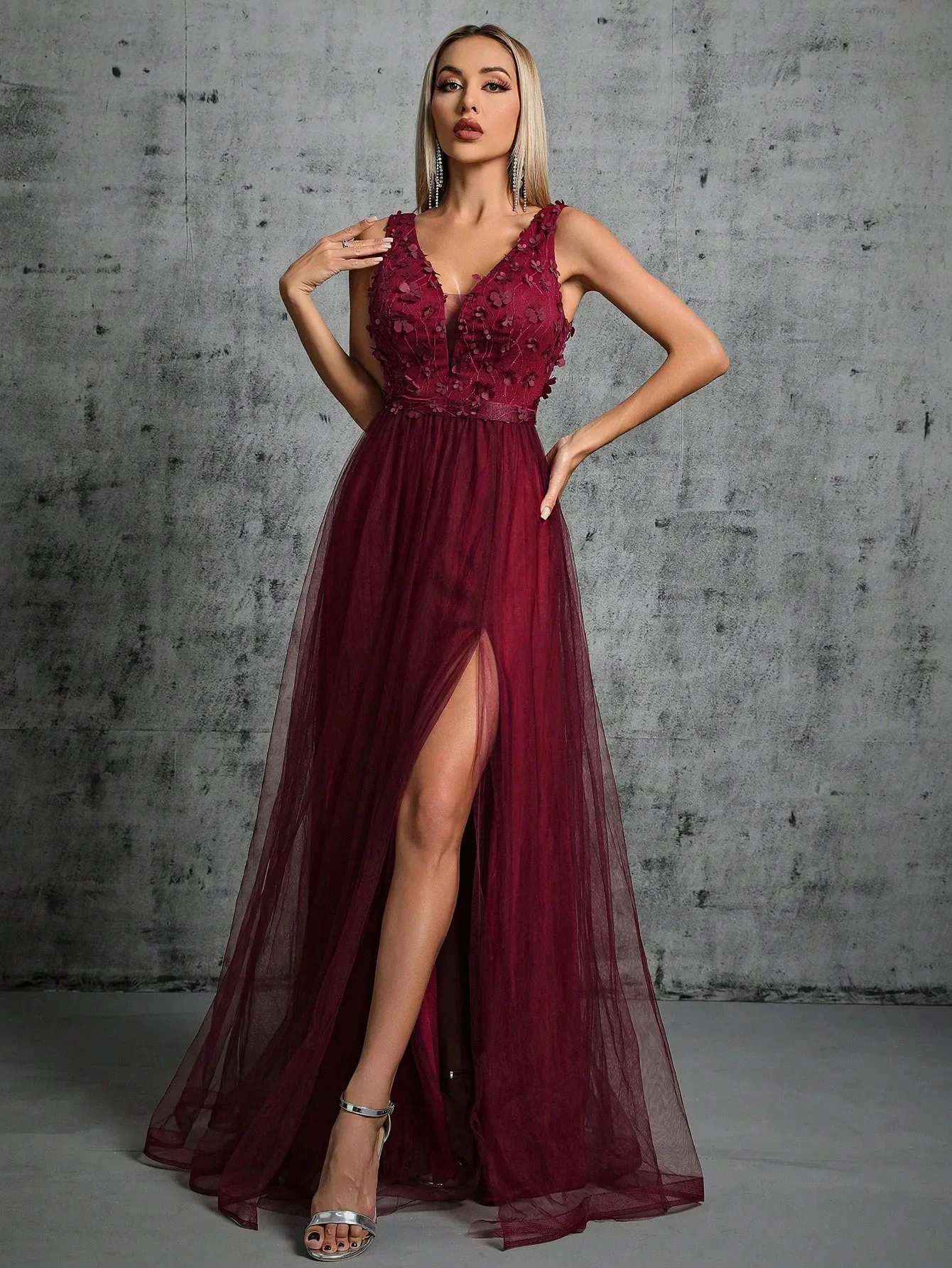 Embroidery Online Design - Abito da sera in tulle bordeaux