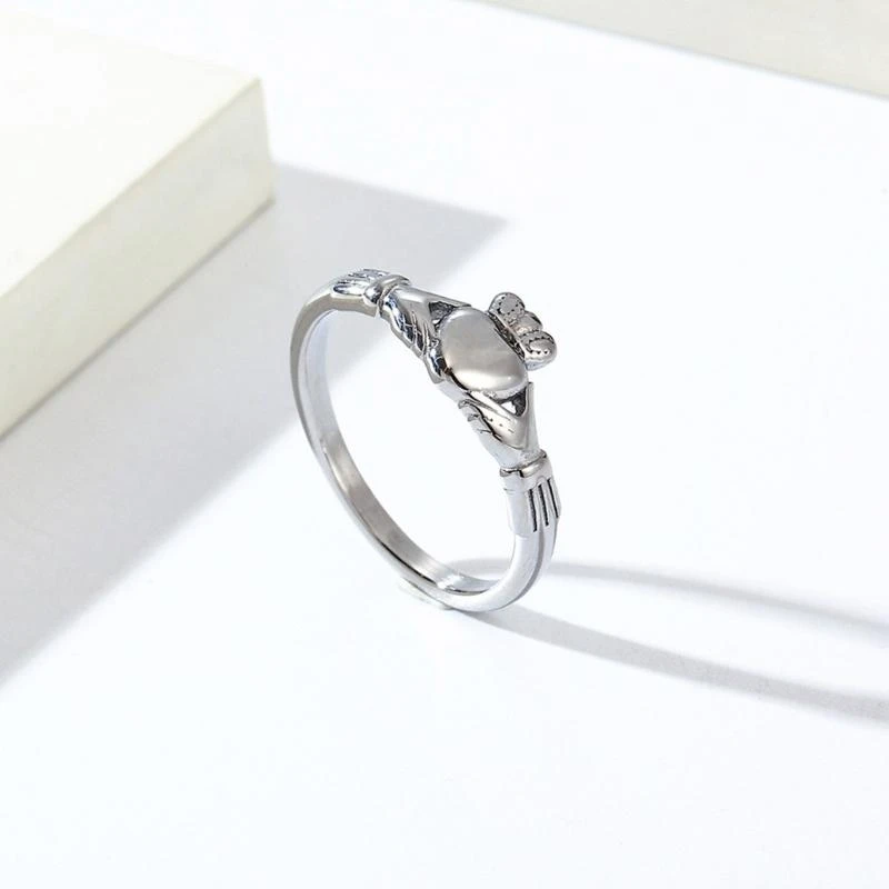 Elegant Claddagh Wedding Bands Decoration for Those Embracing Tradition C71A