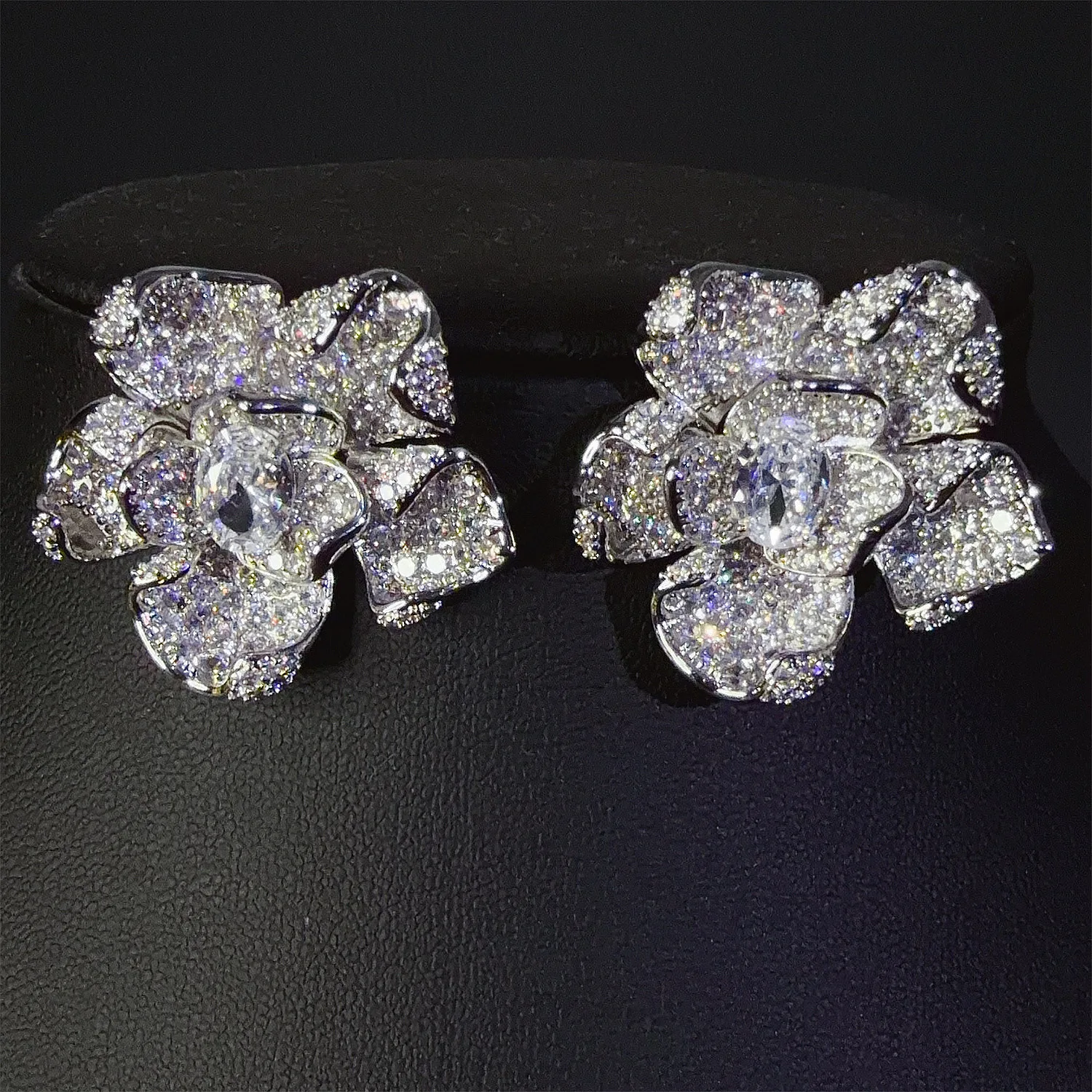 

Zirconia Flower Stud Earrings Silver Color Shiny Jewelry Bar Dinner Party Cute Petals Floral Earrings for Women Gift