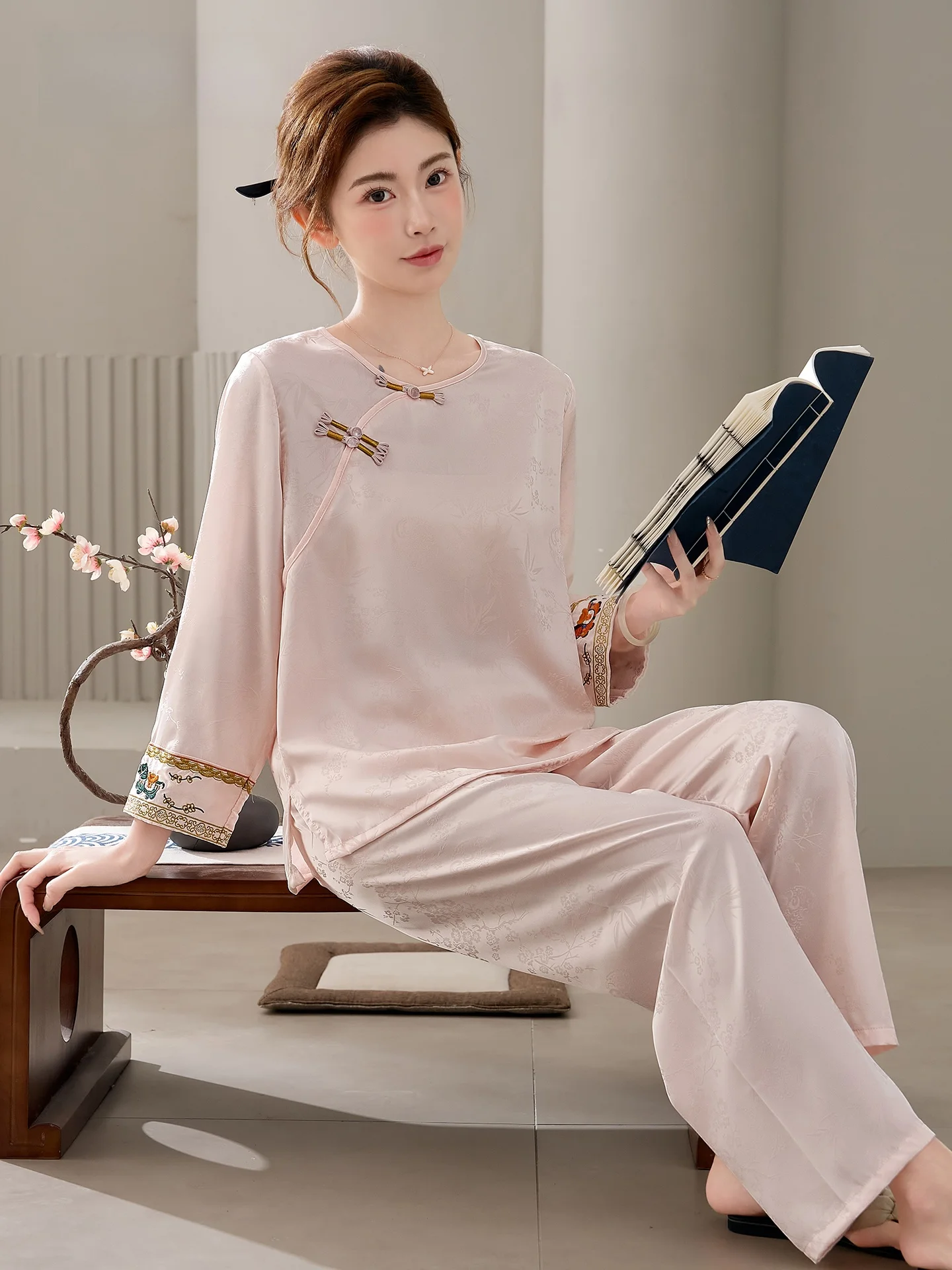 nuovo-set-pigiama-da-donna-in-seta-ghiaccio-ricamato-stile-cinese-a-maniche-lunghe-stampa-floreale-storia-di-shanghai-vestibilita-comoda-e-ampia