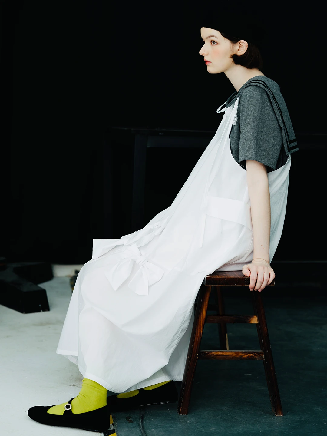 ชุดเดรสกระโปรงสีขาวสไตล์ญี่ปุ่นแขนกุดสะดุดตาสำหรับการเดินทาง/เยี่ยมกาแฟความร่าเริงแบบเด็กผู้หญิง 234114