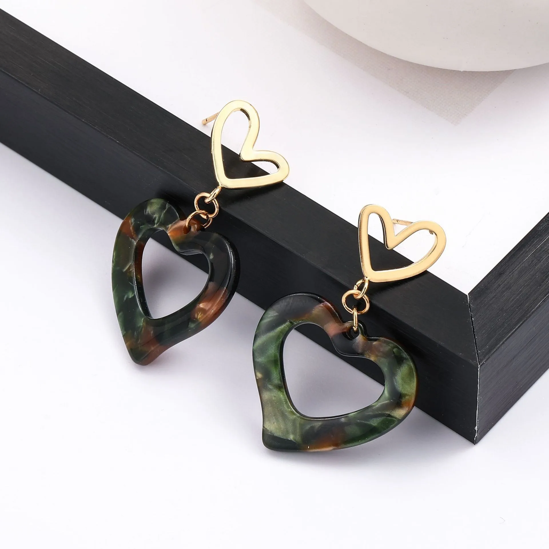 DIY accessories Acrylic earrings fashion OL style, European and American retro metal studs niche versatile exquisite earrings wh