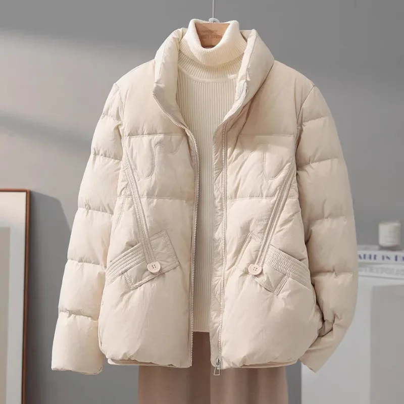 Piumino da donna Parker tinta unita 2025New inverno caldo colletto alla coreana piumino corto da donna per il tempo libero con piumino d'anatra bianco spesso H435