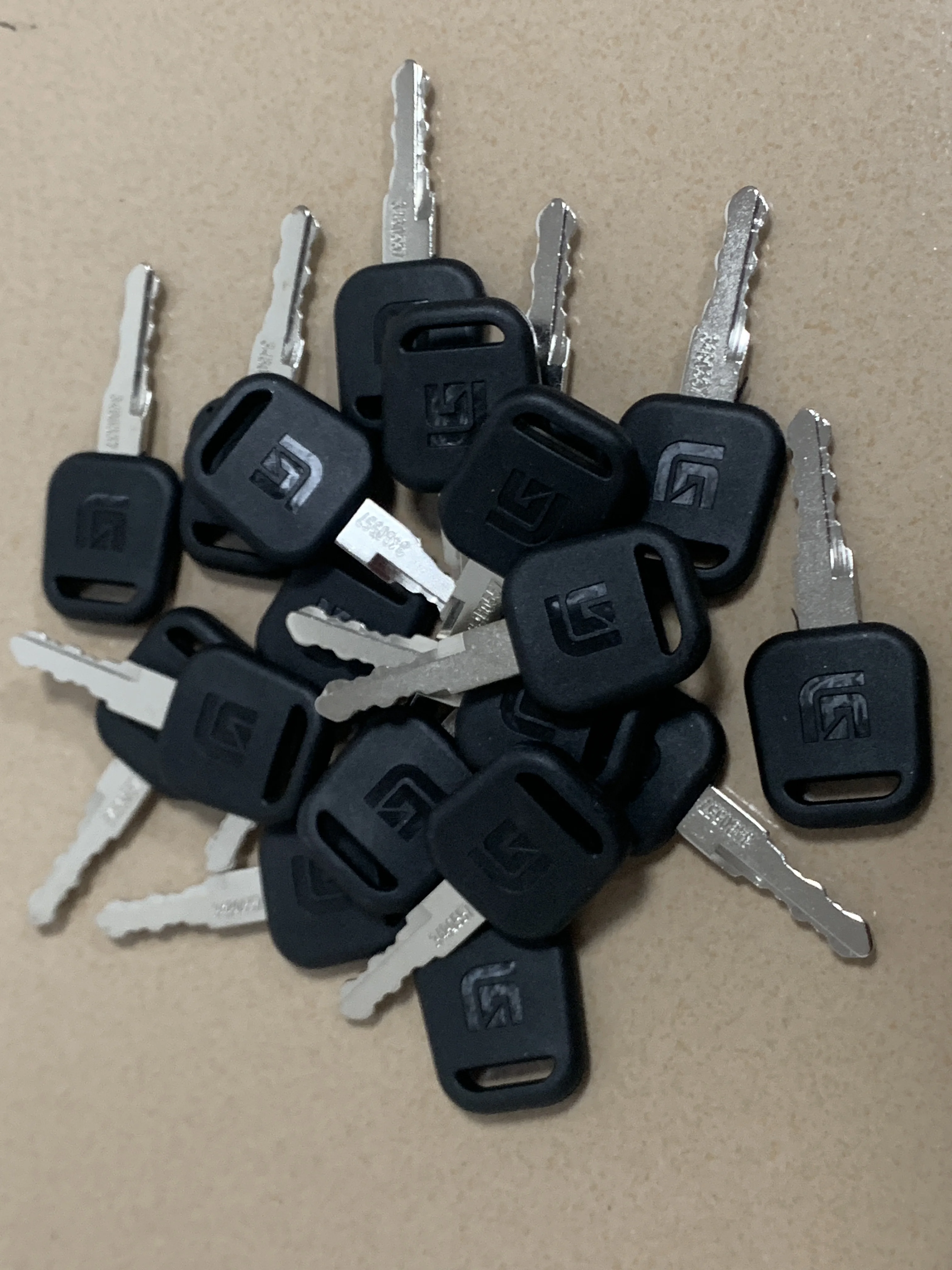 1/5/10/20PCS is suitable for 34B0557 LiuGong excavator and heavy equipment keys