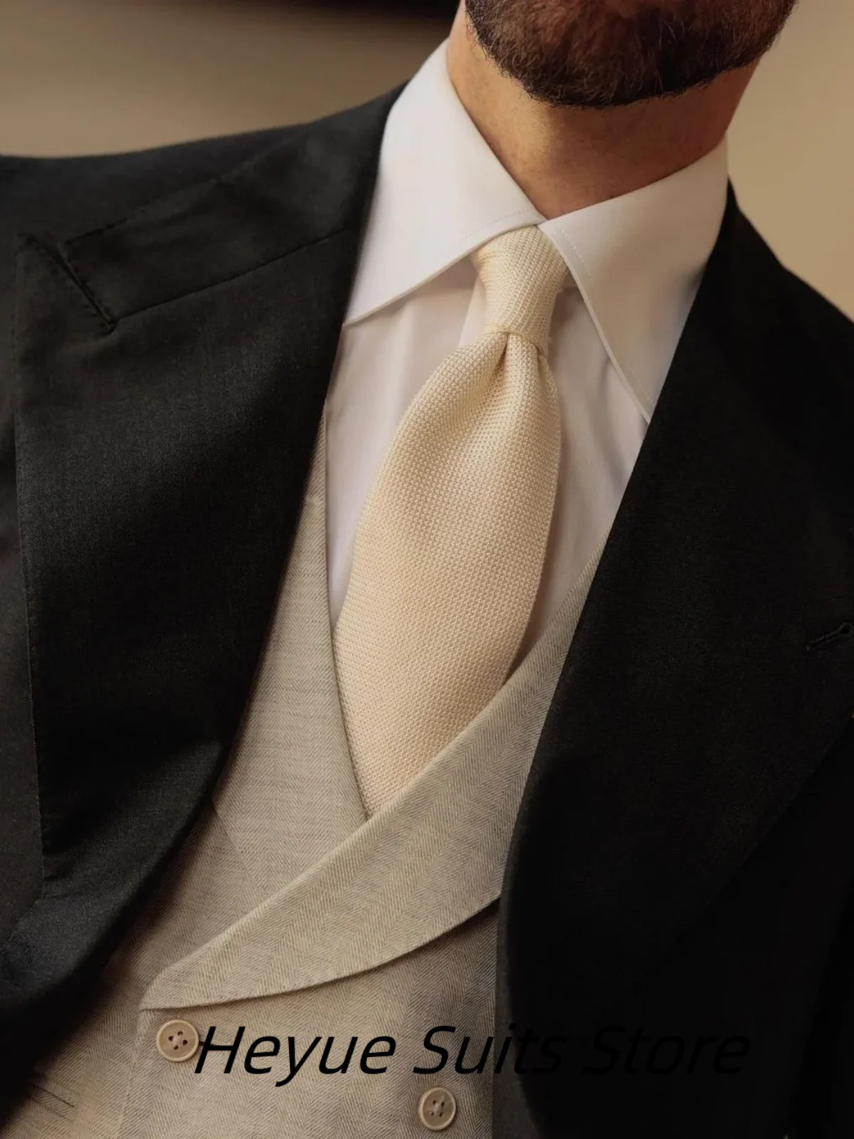 Business Slim Fit Zwarte Lange Mannen Pakken Piek Revers BruidegomTuxedos Zwarte Jas + Beige Vest + Broek High-end Mannelijke Blazers Kostuum Homme