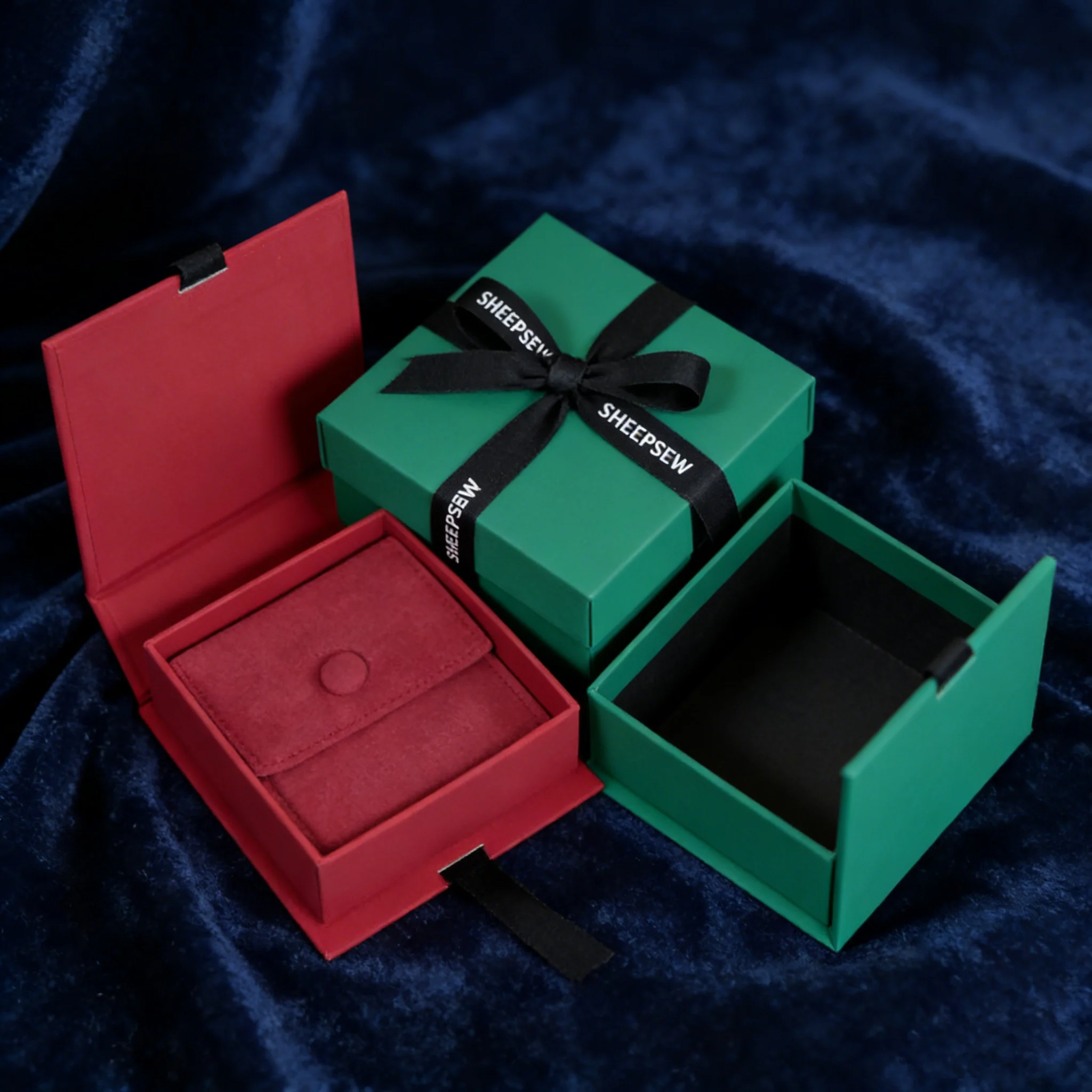 

Custom Logo Personalized Ribbon Paper Jewelry Flip Boxes Microfiber Pouch Packaging Set PackSecret Factory