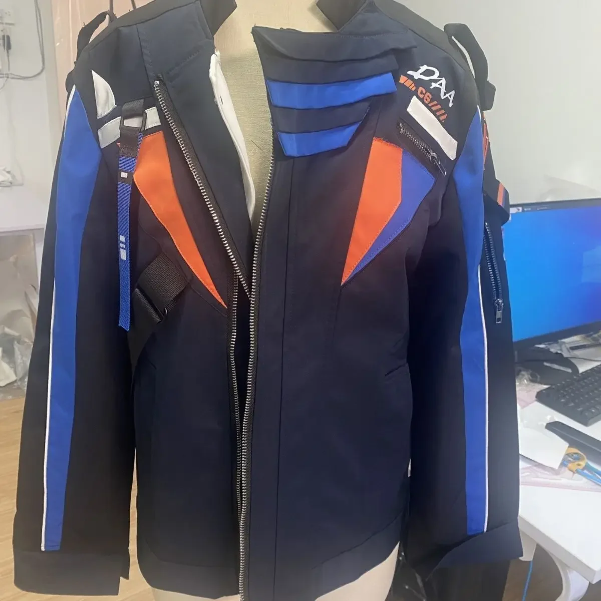 2025 Caleb Game Love And Deepspace Cosplay Caleb Teman Masa Kecil Cos Kostum Jaket Daywear Logam Persegi Kalung Kostum Set