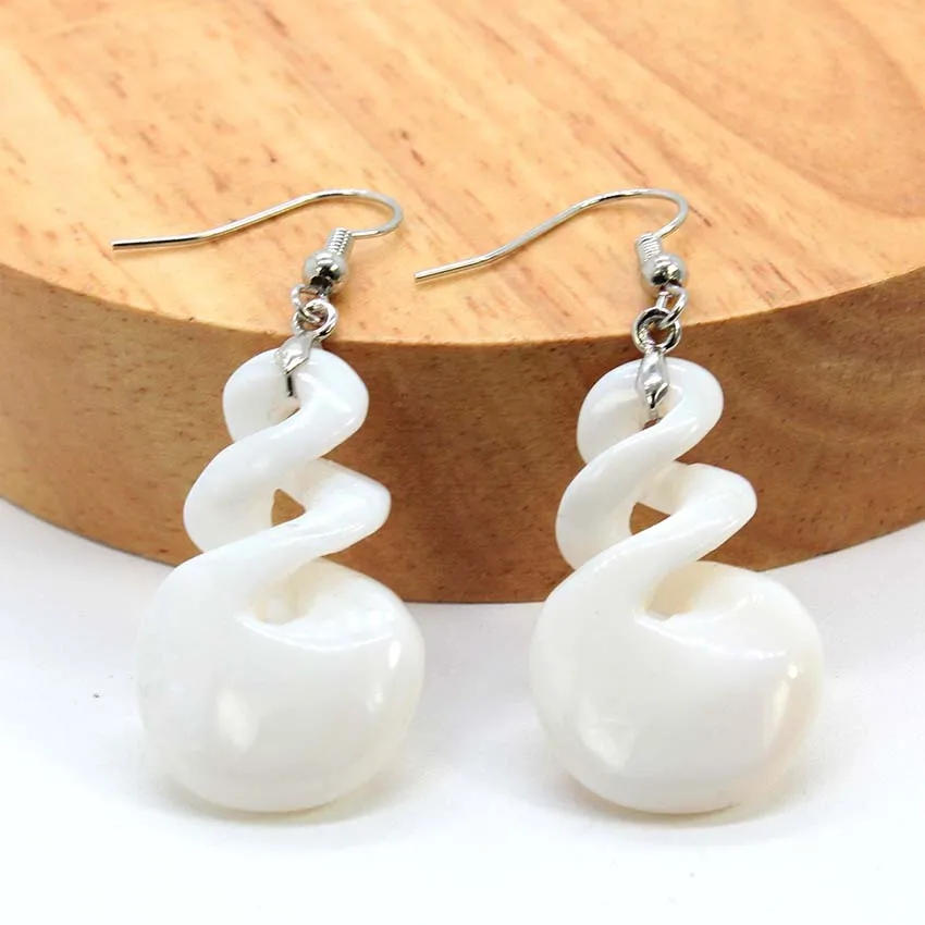 Natural White Shell Spiral Dangle Hook Women Earrings Mother Of Pearl Shell Bell Ringer Eardrop Jewelry Girls Silver Color