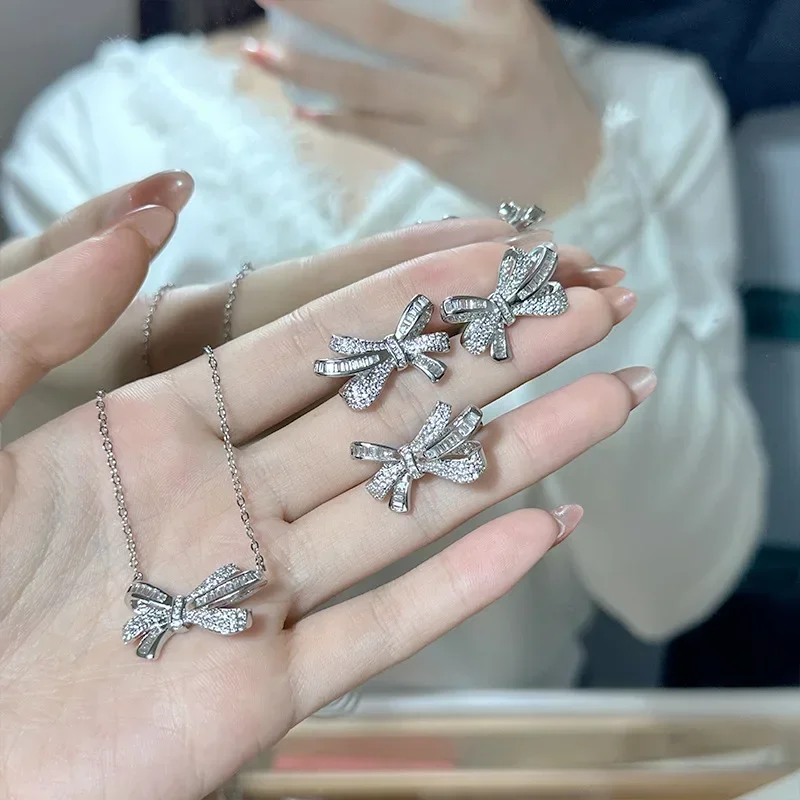 

MDL Moissanite Style Simulation Jewellery Graff Set Female 18K Plated Bow Pendant Temperament Light Luxury Ins Collarbone Chain