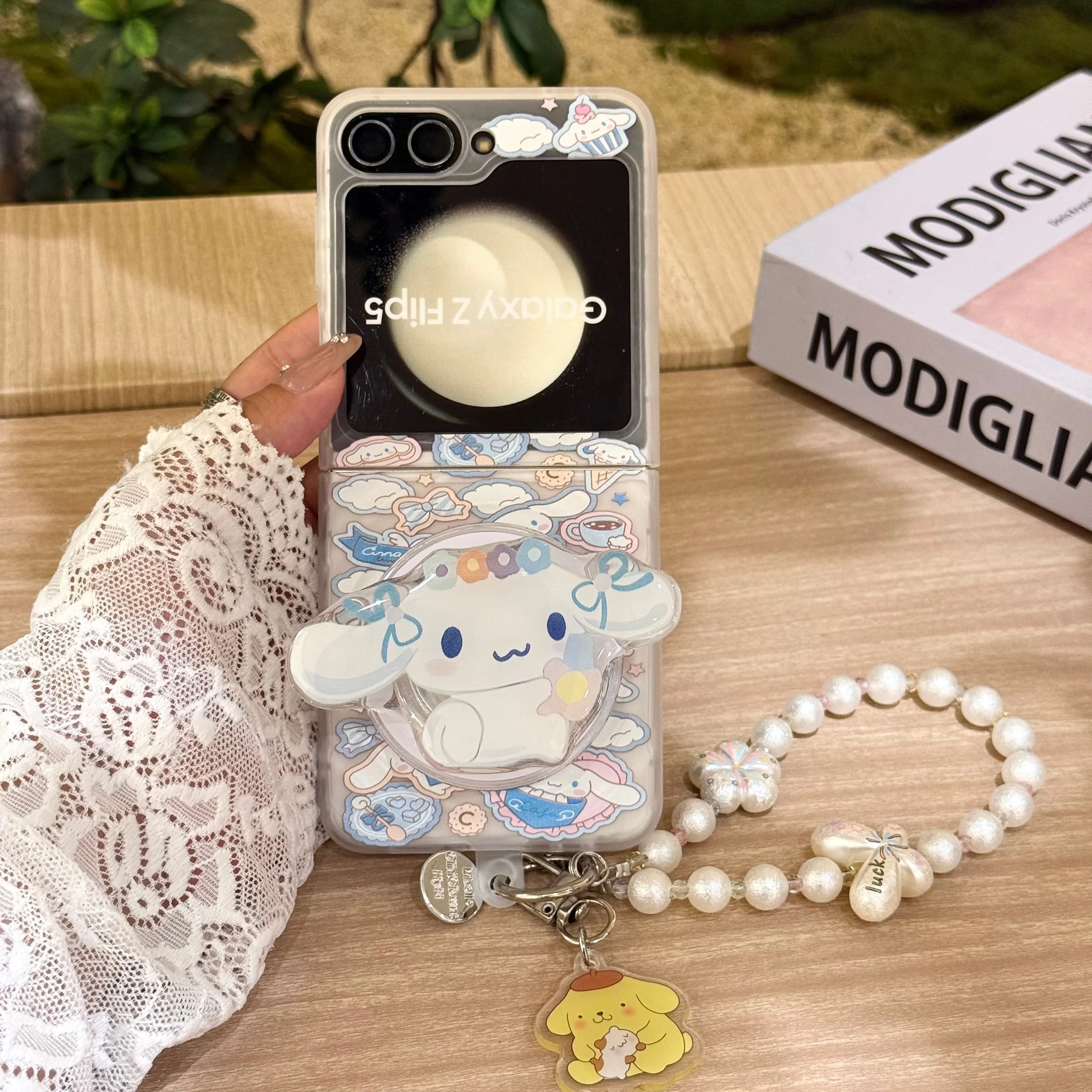 Cute Cartoon Sanrio Cinnamoroll Magnetic Stand Phone Case for Samsung Z flip 7 6 5 4 Flip Folded Shockproof Cover With Chain