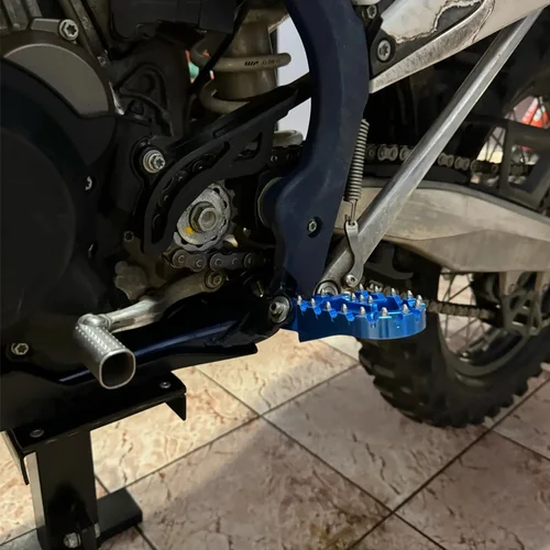 Imagen 2 del producto NICECNC para Husqvarna TE 300 250 FE 350 FE 450 FE 501 2017-2023 apoyapiés reposapiés reposapiés TX 300 TC 250 FX FC 350 450