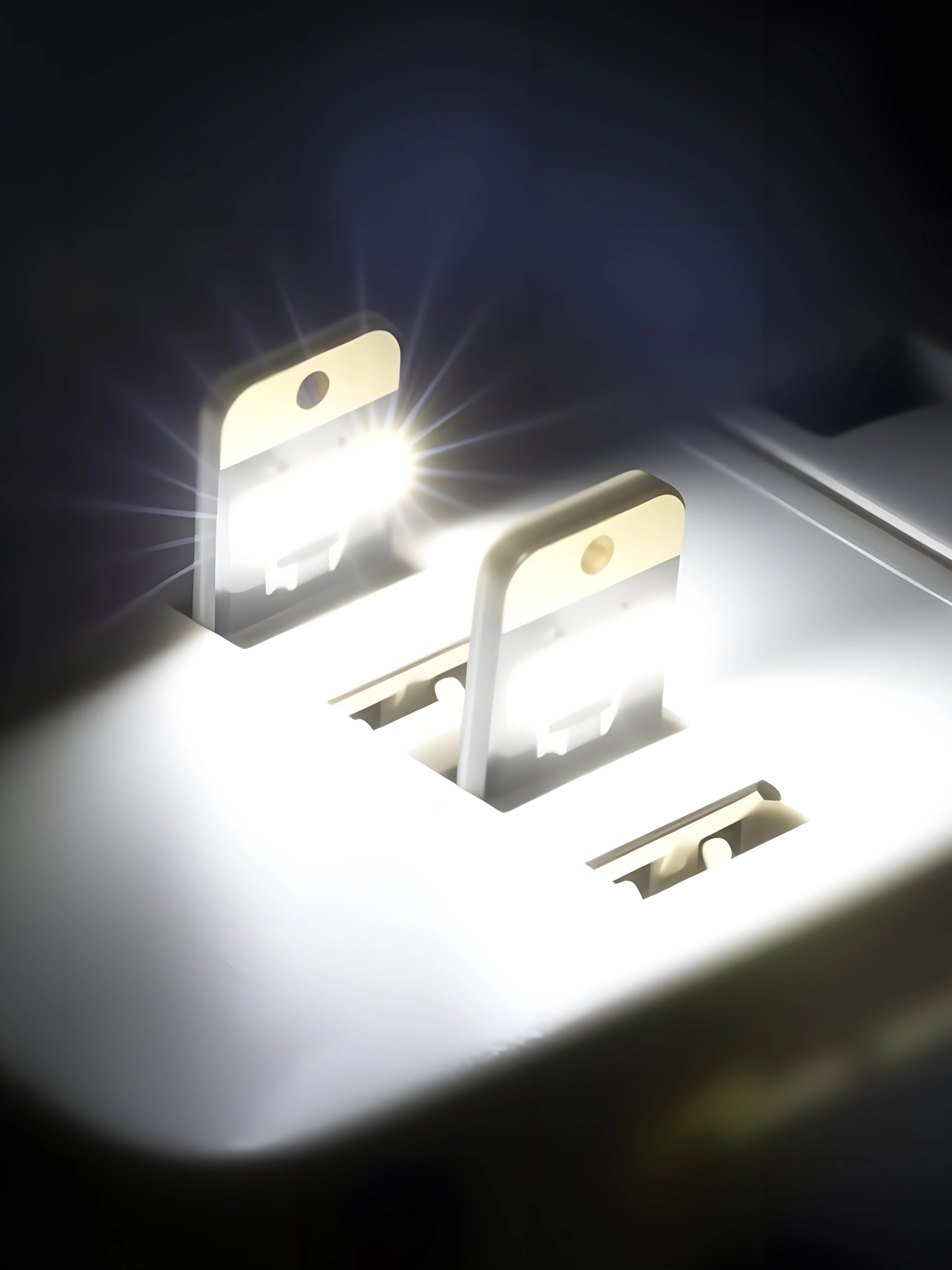 NOWOŚĆ 2026 20 szt. Mini Lampka Nocna LED USB Zimna Biel 5V 3 LED SMD2835 Lampka do Czytania Przenośna Lampka Brelok Gniazdo Żarówki, Oświetlenie Komputerowe