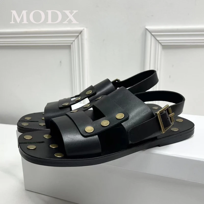 Summer Rivets Roman Flat Sandals Men Fashion Hollow Retro Beach Casual Sandals Women 2024 New High Quality Split-toe Shoe Unisex