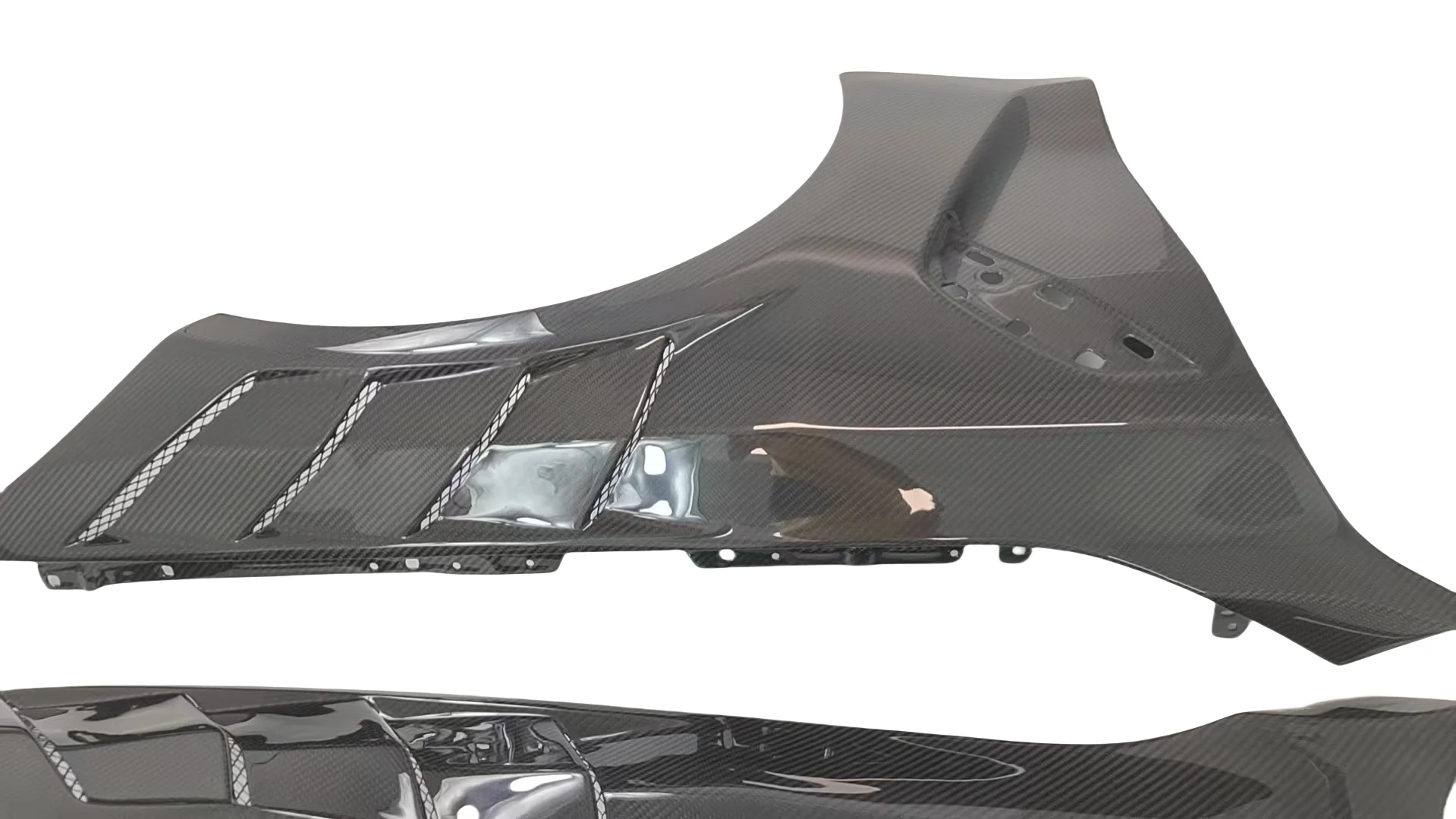 Picture 5: Carbon Fiber AE Style Side Fenders for G80 M3 G82 M4