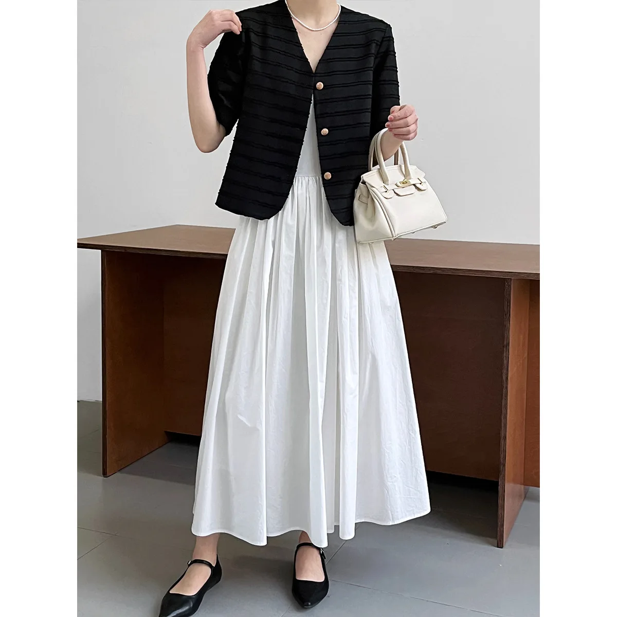 Summer Short-sleeved Blazer Mujer Women Korean Simple Temperament Commuter V-neck Single Row Metal Buckle Short Tops Coat Jacket