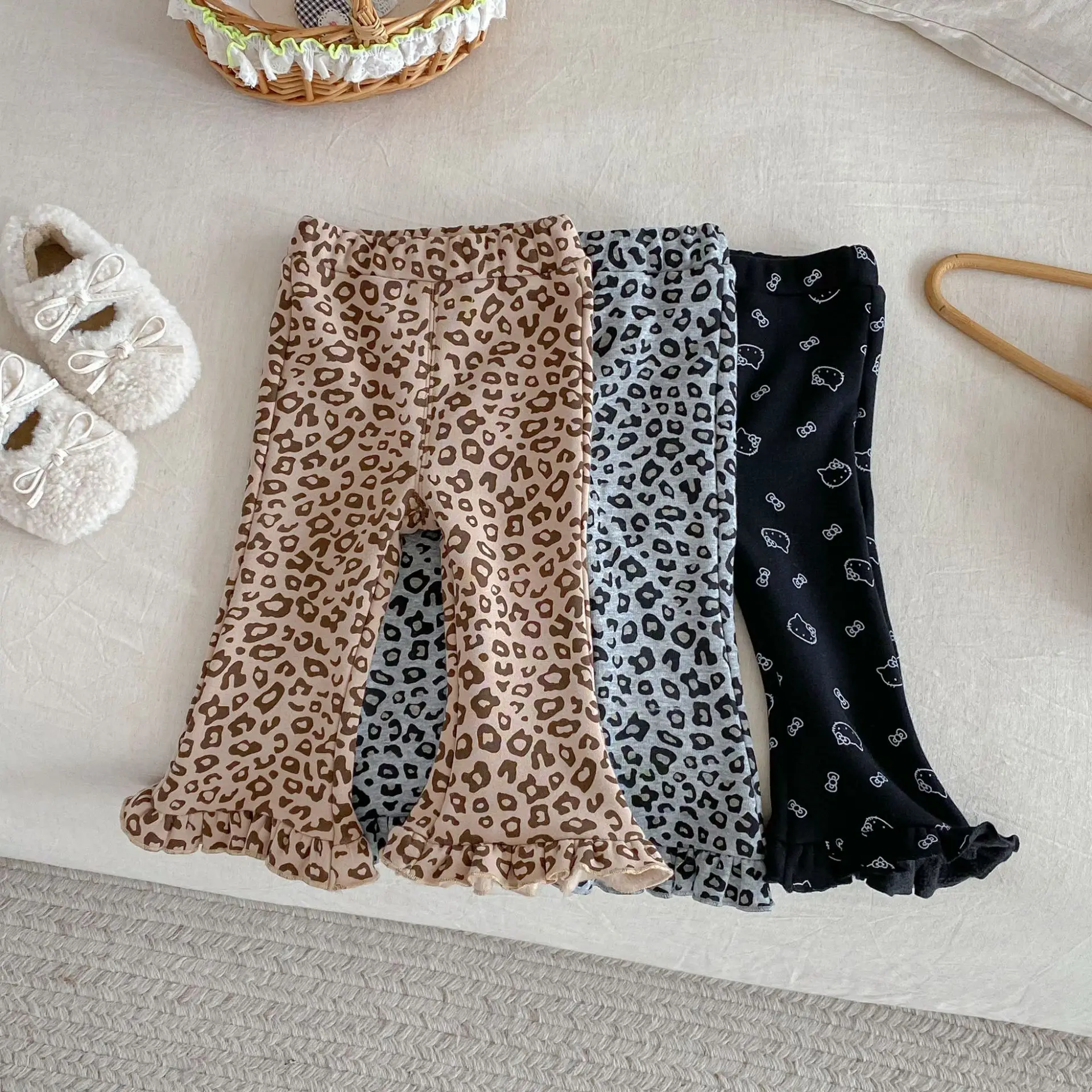 Girls' Thick Flared Pants 2025 New Winter Baby Fashion Leopard Print Cat Casual Pants Children's Winter Pants