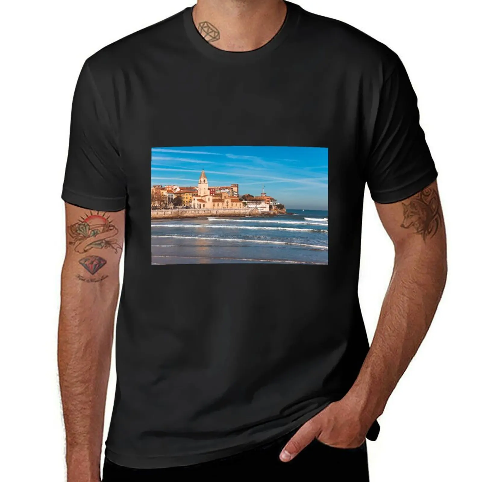 Camiseta de manga corta para hombre, ropa vintage de secado rápido, vista de Gijon Asturias, el norte de España