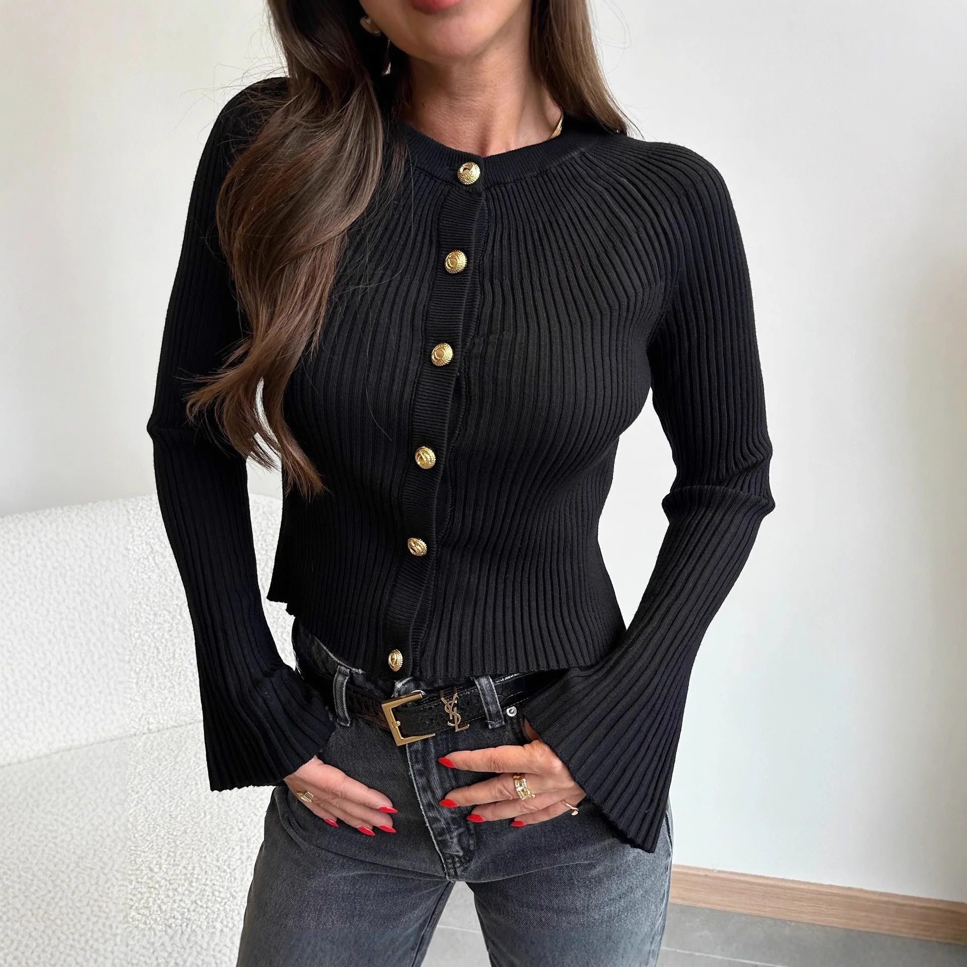 เสื้อคาร์ดิแกนถักแขนยาวสำหรับผู้หญิง ผ้าริบเนื้อแน่น กระดุมแถวเดียว ทรงเข้ารูป แฟชั่นฤดูใบไม้ร่วง-ฤดูหนาว 2026 เสื้อถักสำหรับผู้หญิง