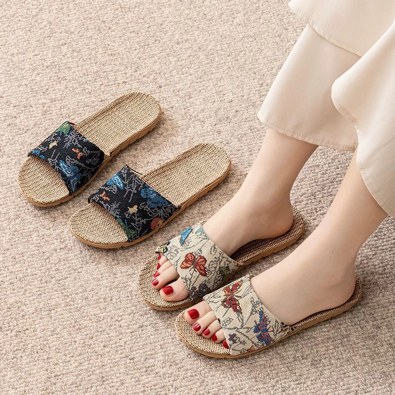 

A pair of summer linen slippers for women, suitable for home and indoor use, non slip floor shoes