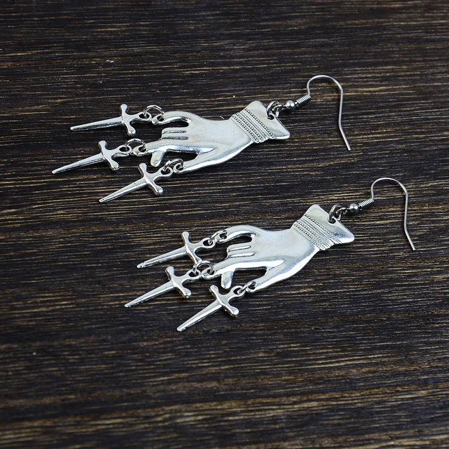 

Аксессуары для самостоятельного изготовления: популярные в Европе и США забавные серьги с подвеской в виде пальмового креста и драгоценными камнями, стильные и оригинальные.