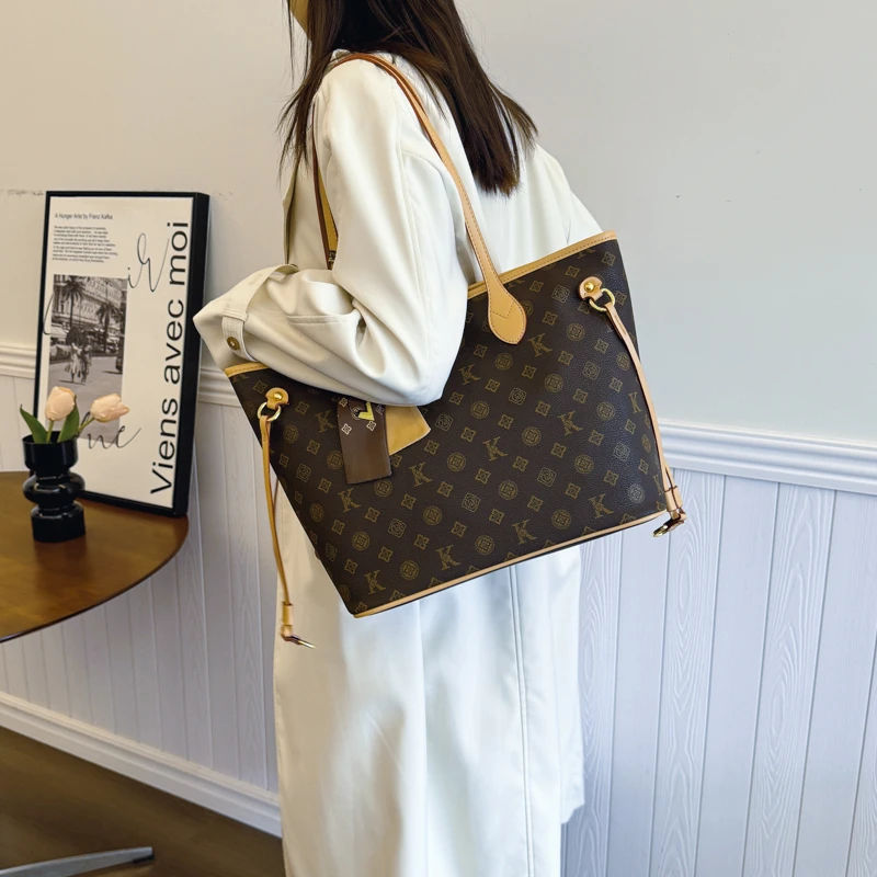 

Women's Fashion Elegant Leather Crossbody Bag Luxury Shoulder Handbag Classic Designer Tote For Modern Wear