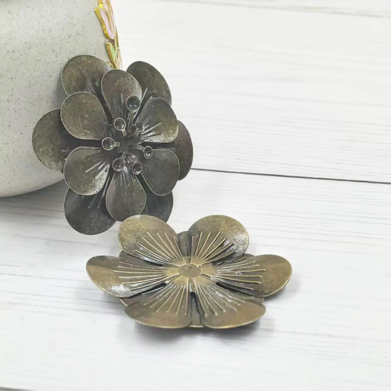 100PCS Bronze Tone Flower Charm Cameos DIY Embellissment Handicrafts Apparel Decoration Making Accessories 49mm
