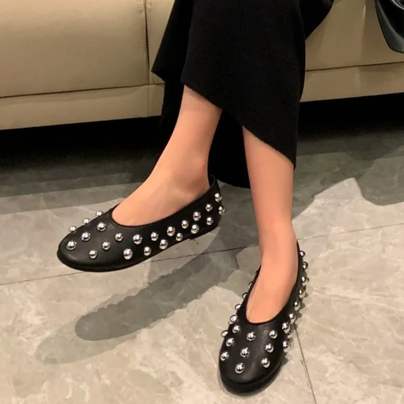 Designer Retro Black Rivet Ladies Ballet Flats Soft Leather Round Toe Shallow Female Autumn Footwear 2025 Plus Size Women Shoes