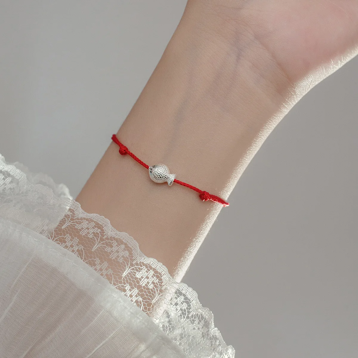 

La Monada, одиночная рыба, красная нить для рук, браслеты из стерлингового серебра 925 пробы, женский браслет Lucky String, серебро 925, простой женский браслет