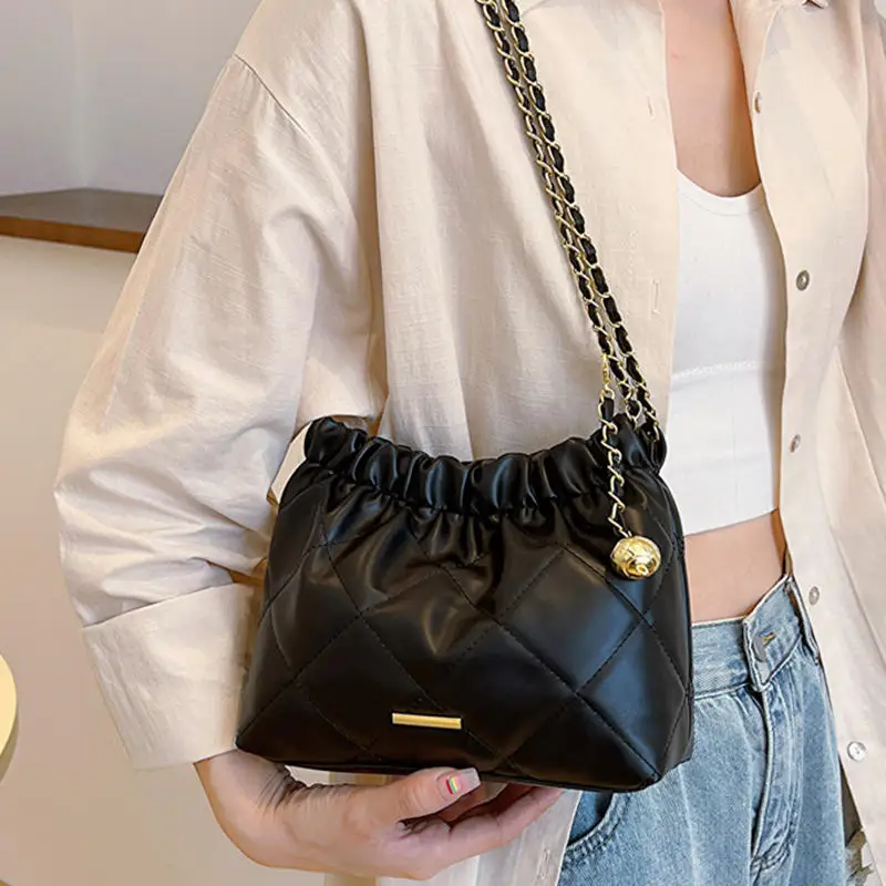 

Shoulder Bag for Women Girls PU Leather Pleated Plaid Crossbody Bag Bucket Bag Large Capacity Tote Handbag Fashion Underarm Bag