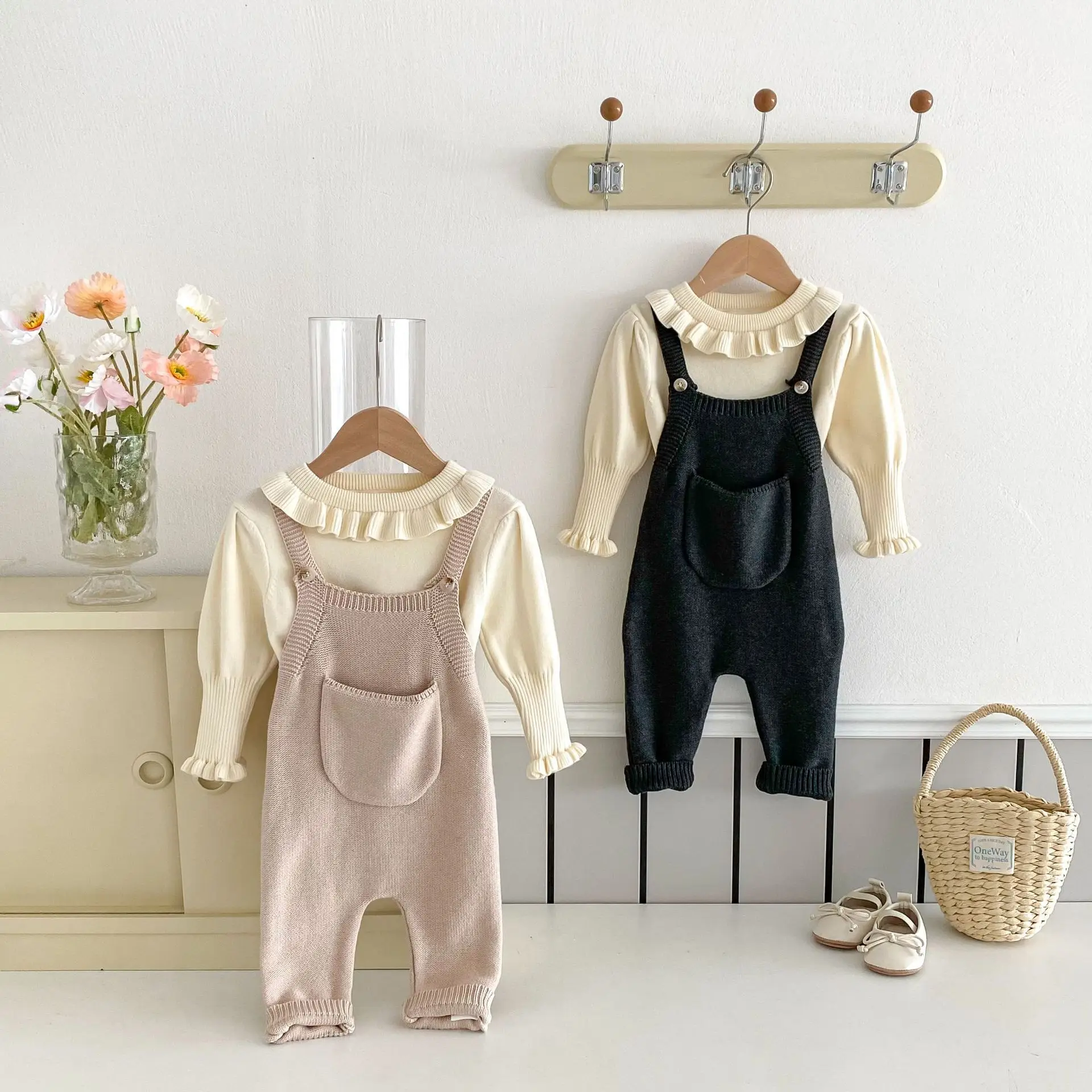 

Autumn Baby Girls Suspender Pants Solid Knitted Infant Girls Sweater Overalls Cotton Yarn Stylish Pocket Toddler Girl Jumpsuit