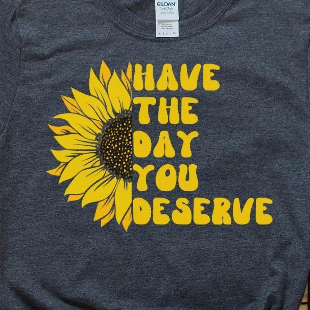 Camiseta "Have The Day You Merry", camisa con cita motivacional Groovy, estética sarcástica S, girasol espiritual divertido