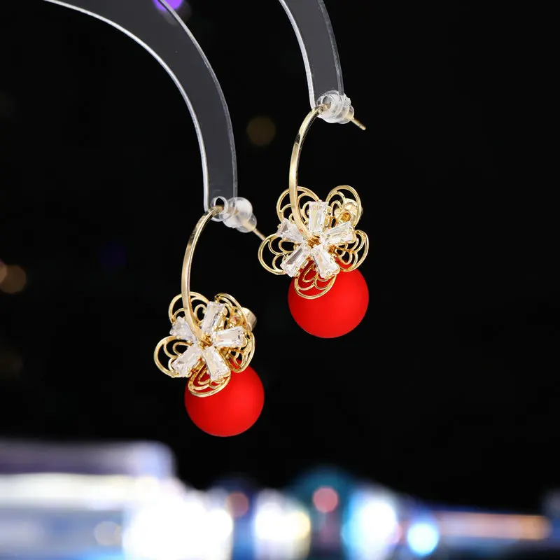 

New high-end s925 silver needle earrings, trendy red imitation pearl flower style detachable earrings