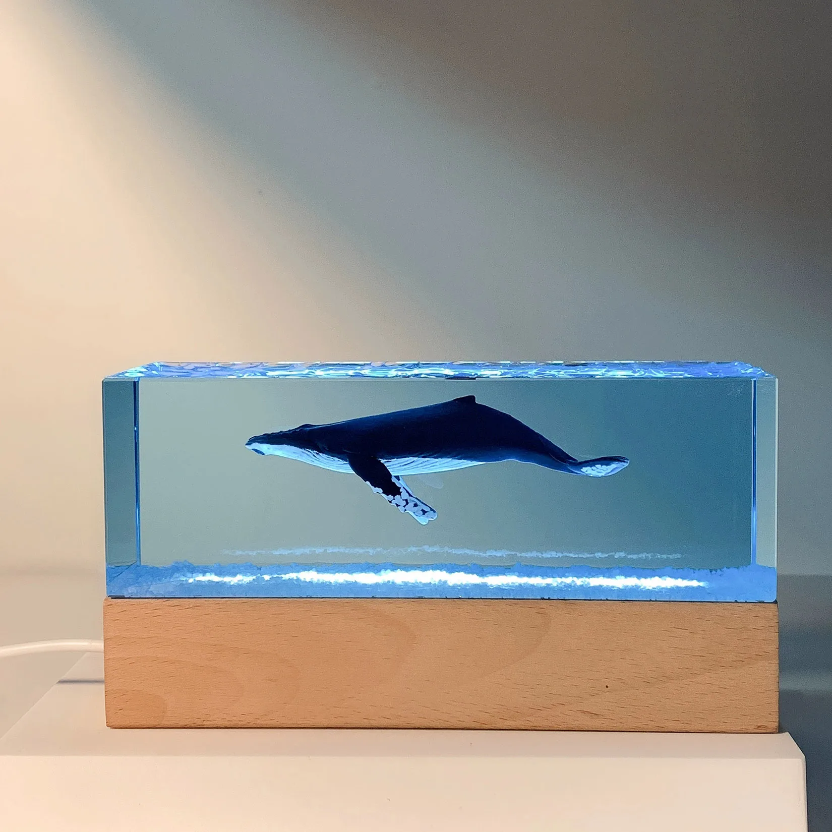 

Humpback Whale Night Light Model Resin Figurine Creative Scene Desktop Ornament Home Decor Craft Collection Souvenir Present