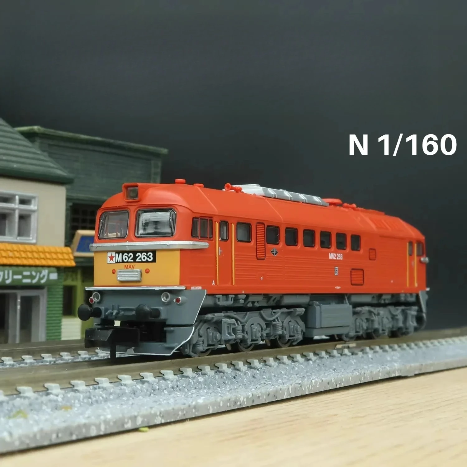 

Модель-копия дизельного локомотива M62 в масштабе 1/160, две варианты управления (DCC/DC), коллекционная модель поезда, украшение, игрушка для мальчиков, подарок