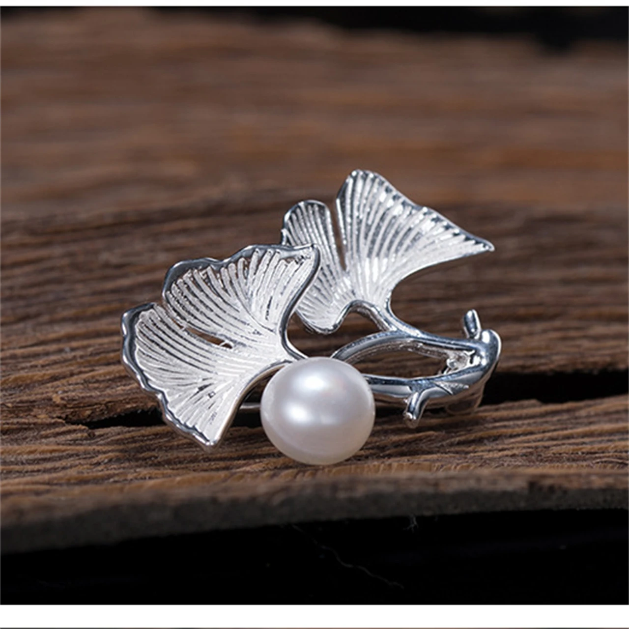 

MeiBaPJ(New) 925 Sterling Silver Retro Maple Pearl Brooch for Men and women Fine Charm Party Elegant Golden Scripture Jewelry