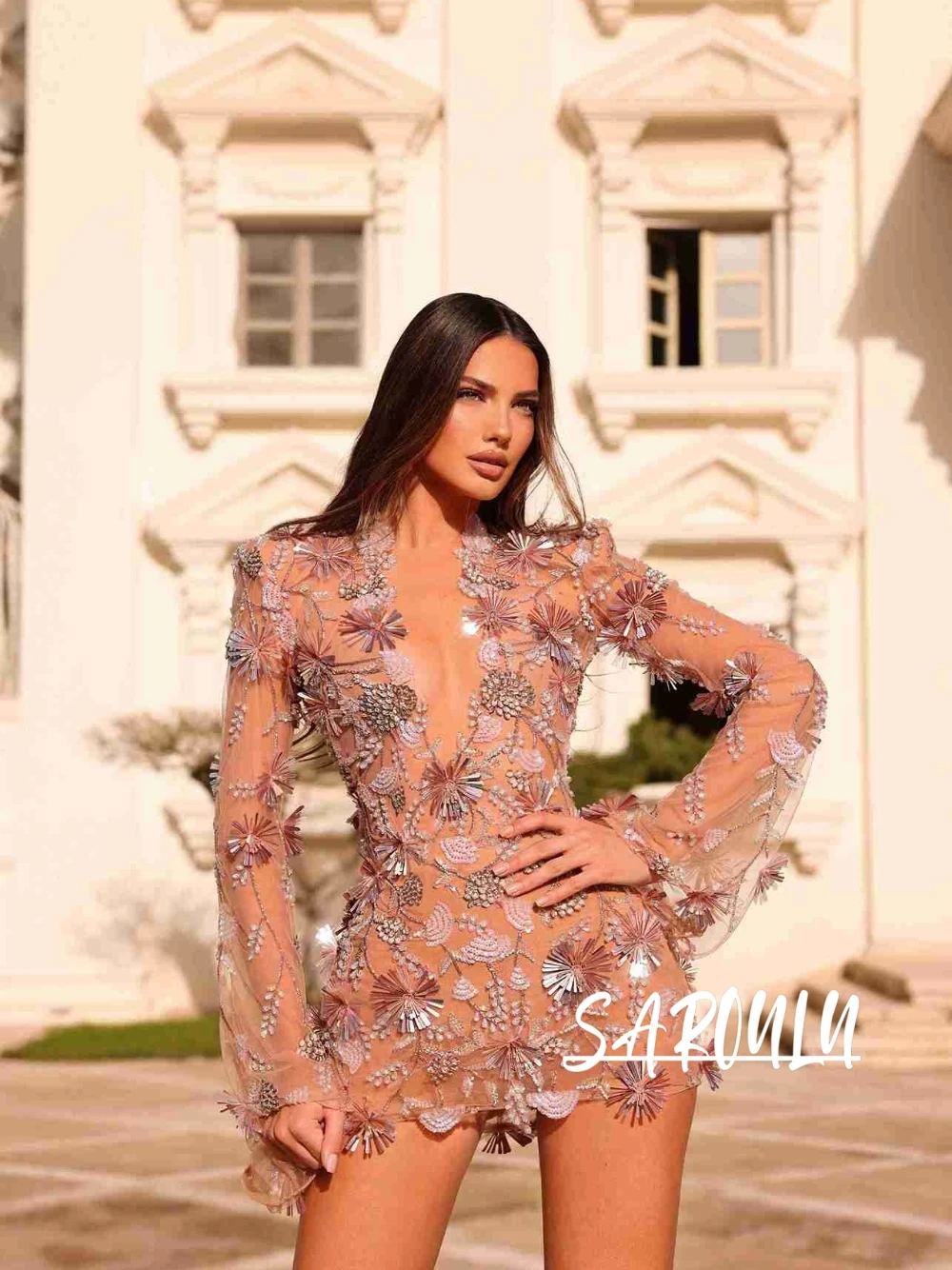 

Sexy Plunge Neckline Mini Evening Dress Floral Appliques Chic Prom Gown Customized Mesh Sheer Luxury Beaded Cocktail Wear