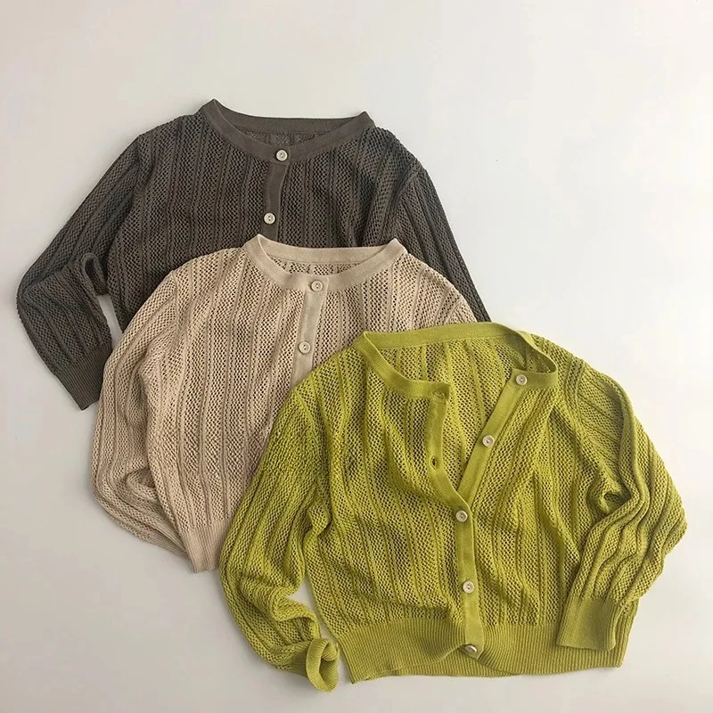 

Новинка 2023 года, детский вязаный кардиган с вырезами, пальто с длинными рукавами для мальчиков и девочек, свитер для малышей, детская универсальная тонкая солнцезащитная куртка