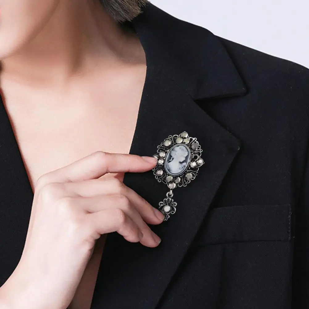 Women's Brooch Multi-contour Rhinestone Trim Non-slip Cutout Blazer Collar Hat Scarf Trim Garment Pin