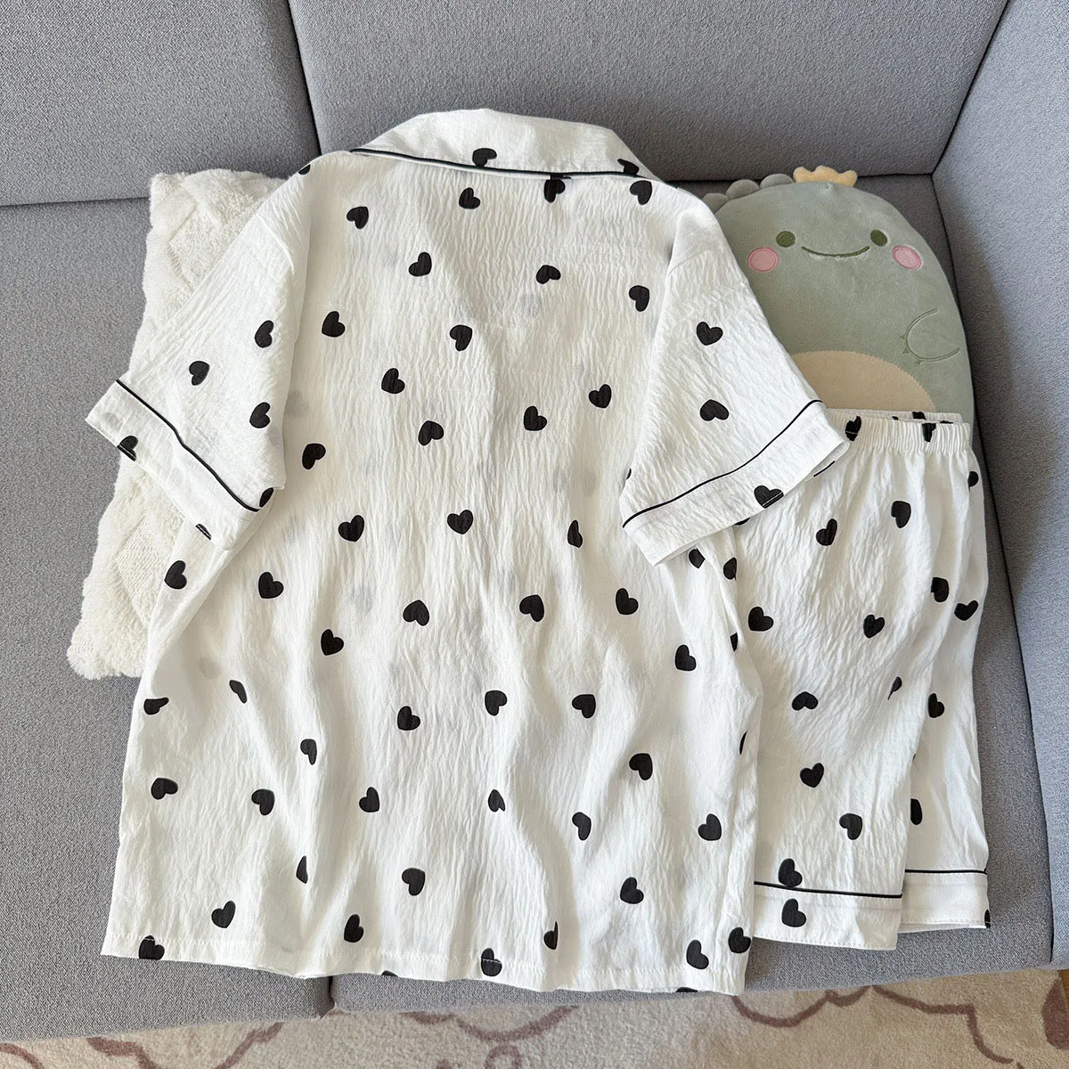 Damen Sommer-Pyjama mit herzförmigen kurzen Ärmeln und Shorts, süß und niedlich, kann im Sommer draußen getragen werden, zweiteilig. – Detail 4