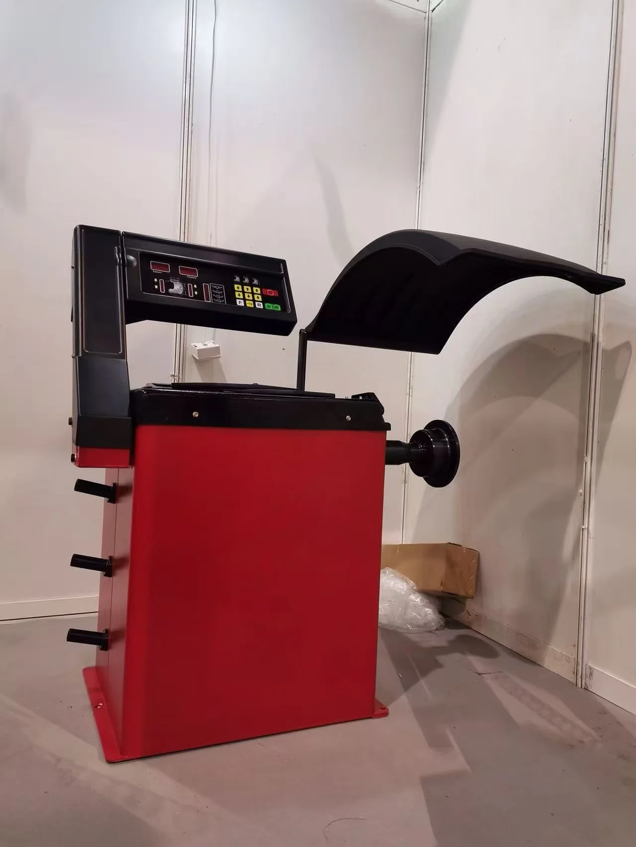 Automotive Maintenance Equipment Dynamic Balancing Machine for Tire Wheel Alignment Dynamic Balancing Instrument for Optimal Car