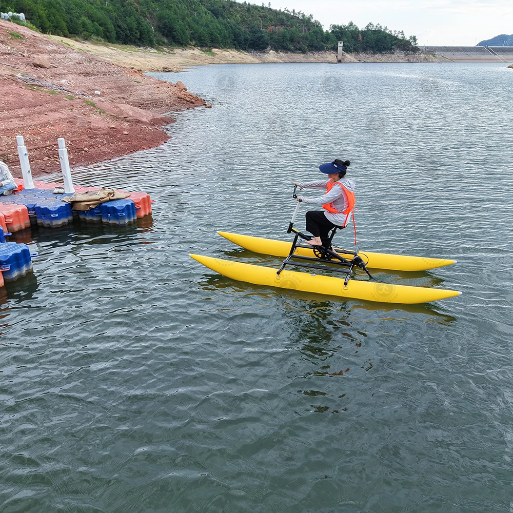 จักรยานน้ำเป่าลมแบบกำหนดเอง สีเหลือง สำหรับกีฬาทางน้ำ