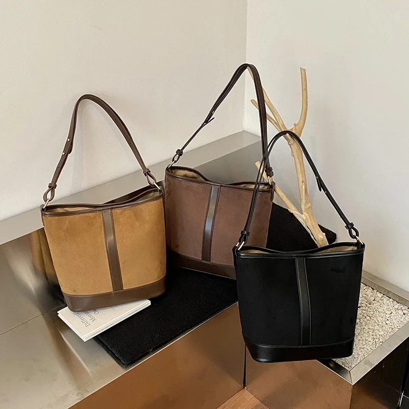 

Light Luxury Fashion Hasp Faux Suede Shoulder Bag 2026 High Quality Large Capacity Commute Stylish Design Women's Crossbody Bags