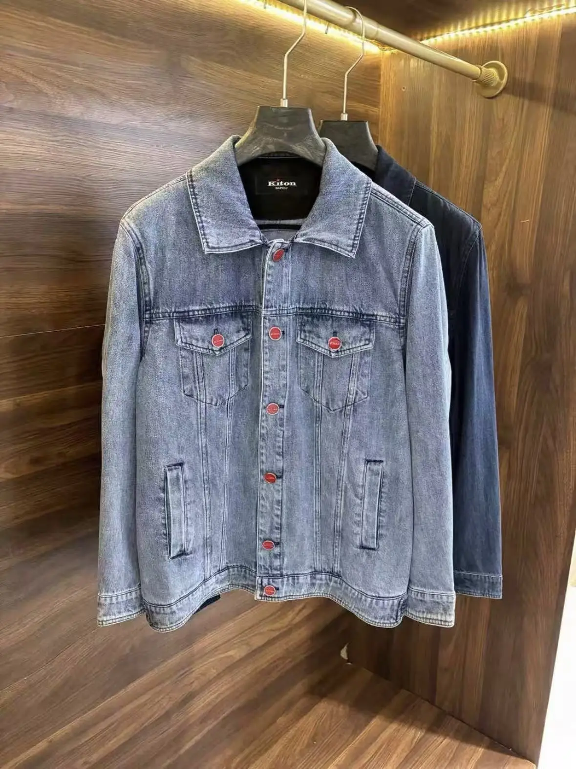 

Классическая джинсовая куртка Kiton