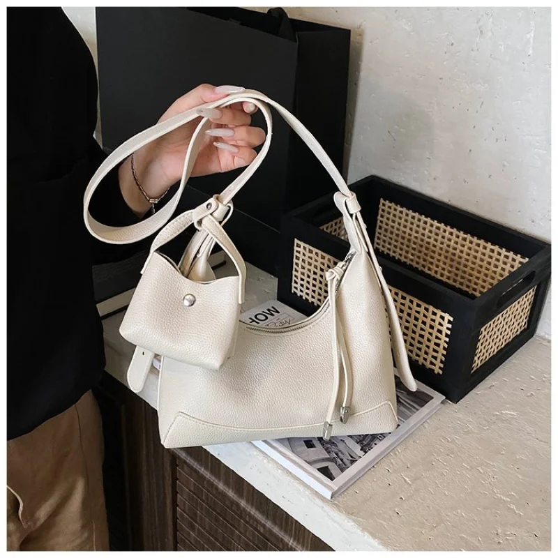 

Elegant Minimalist Messenger Purse For Women With Solid Color Vintage Flair Spacious Capacity And Style