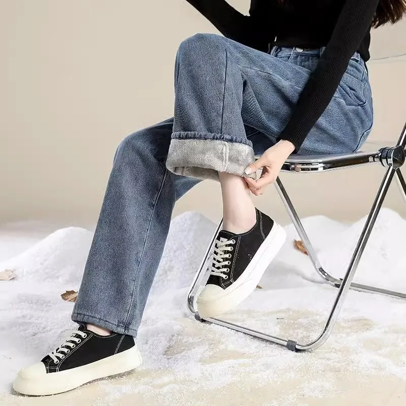 

Утолщенные и пышные прямые джинсы для женщин, осенние и зимние свободные и повседневные облегающие универсальные широкие брюки.