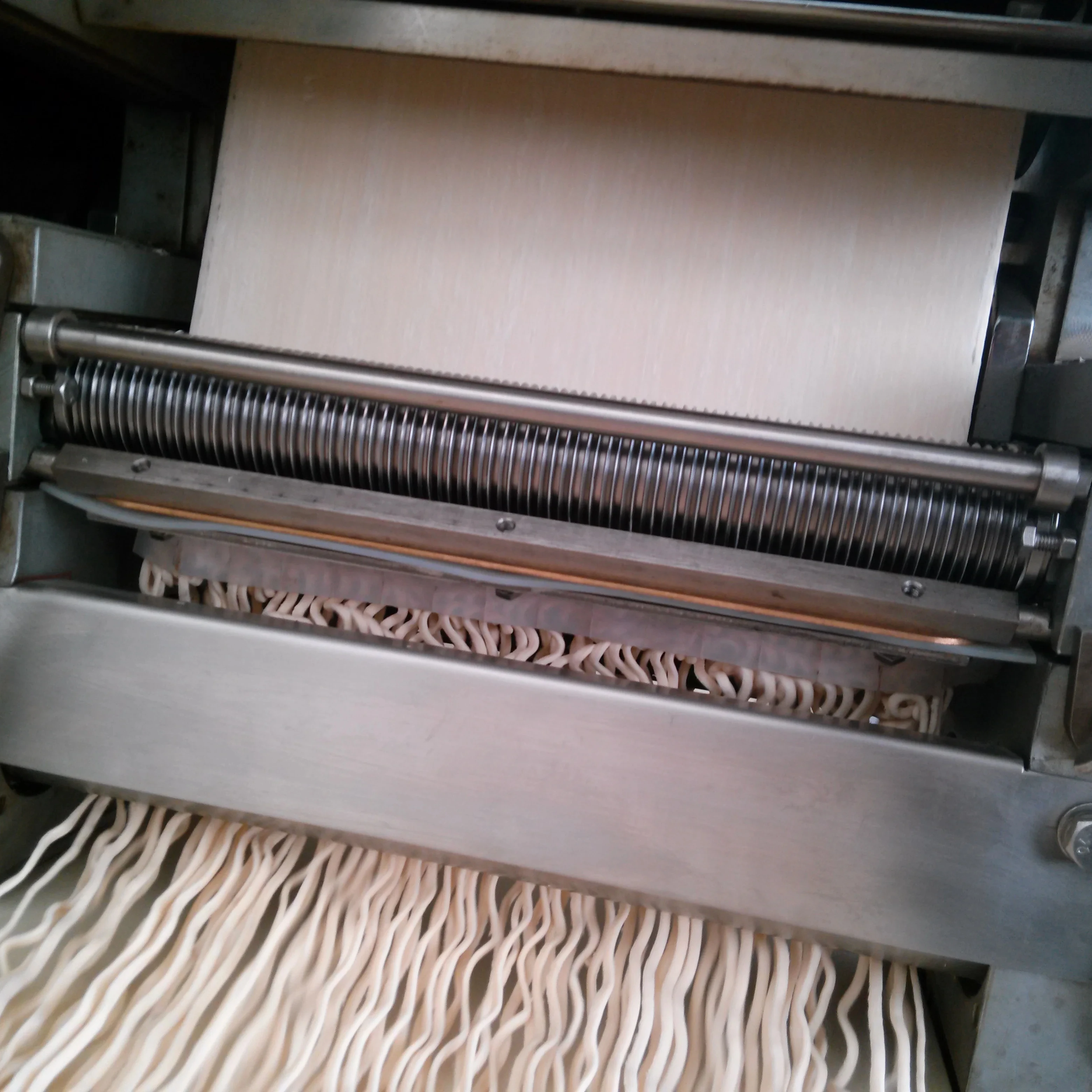 

Fresh Noodle Machine with Cutter Automatic Roller Press Instant Noodles Making Machine for Pasta and Egg Noodles