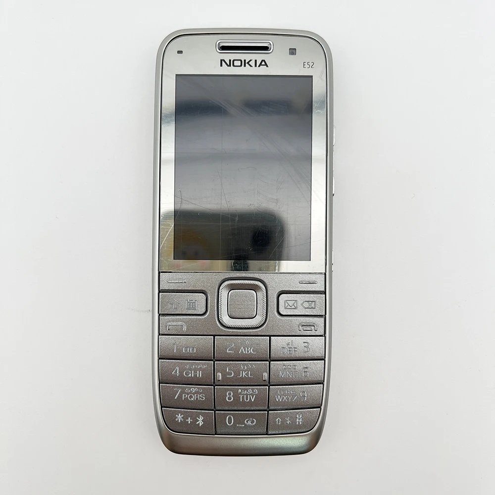 هاتف Nokia E52 الأصلي مصنوع في فنلندا يدعم اللغة الإنجليزية بحالة جيدة