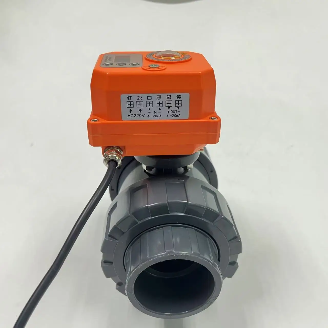 ذكي 4 ~ 20mA UPVC التحكم اليدوي صمام كروي كهربائي درجة حرارة عالية لوسائط زيت الماء والغاز