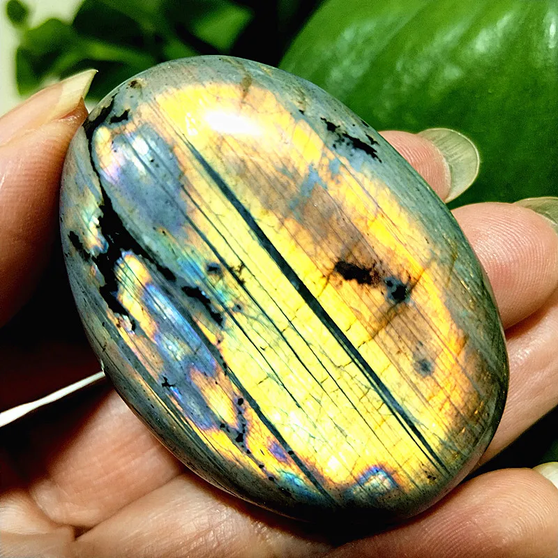 A  Natural Stone Golden Yellow Labrador Palm Stone Meditation Chakra Spiritual Healing Feng Shui Crystal Home Decoration